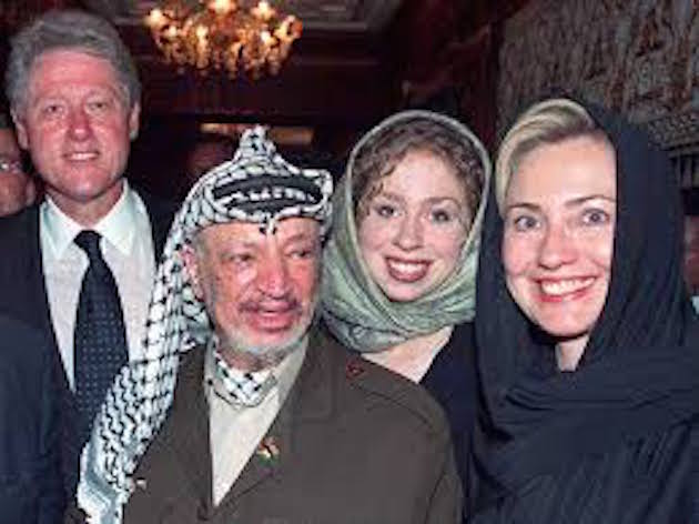 Hillary getting friendly with Yassir Arafat's wife, Suha