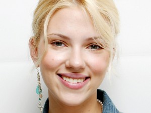 Scarlett-Johansson-Smile-01