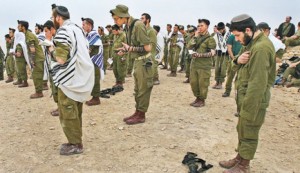 Israeli soldier praying