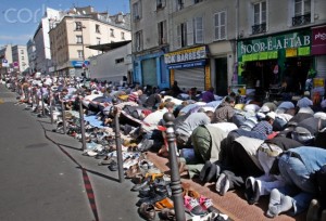 Muslims praying on Paris streets